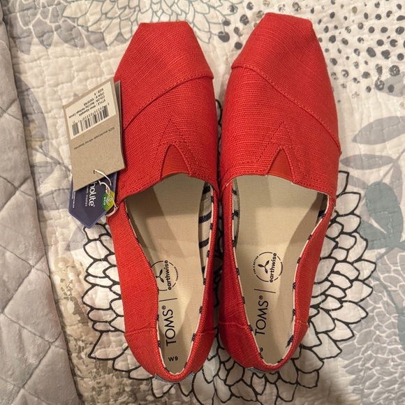 TOMS Women's Vibrant Red Flats - Picture 1 of 2